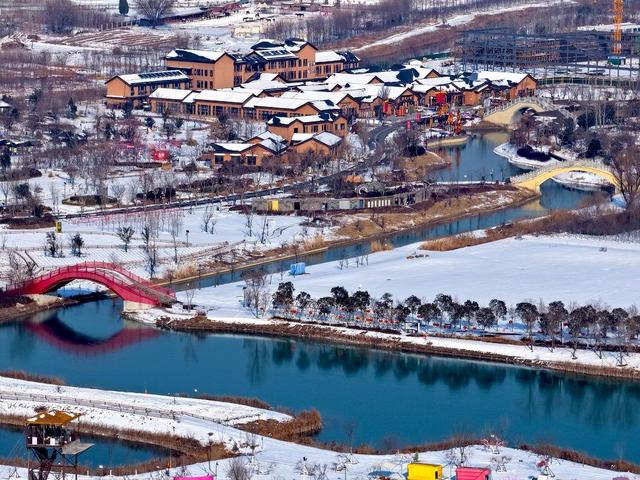 亳州华佗百草园雪景如画