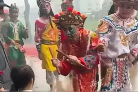 又猛又萌！和英歌队对跳“战舞”的5岁女娃是她！图片