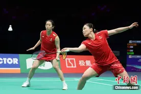 羽毛球亚锦赛：“凡尘”赢得“内战” 石宇奇憾负骆建佑图片