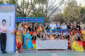 传递“爱与榜样”——米娜瓦尔·艾力谱写民族团结的教育乐章图片