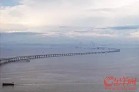 又踏层峰望眼开图片