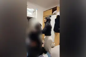 大四女生边上学边照顾偏瘫弟弟：自己是学医的，父亲照顾患病母亲视频封面