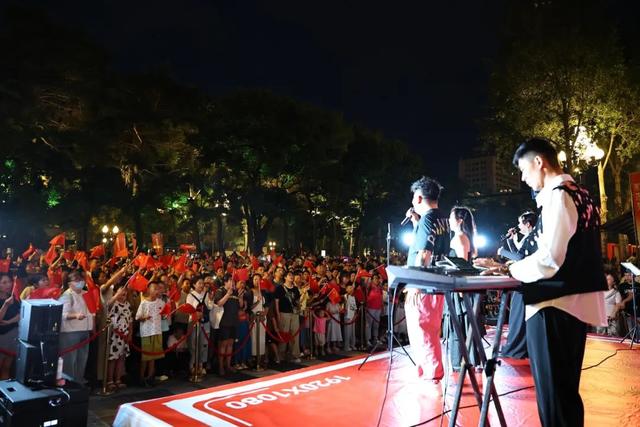 这周末的新民大街又有惊喜！走，去打卡董宇辉同款！