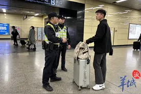 广州警方护航2025年春运，首日部署安保力量2.2万人图片