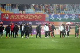 红狮保级形势岌岌可危，换帅后依然一胜难求引发球迷质疑图片