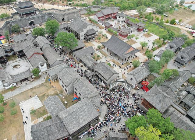 山东沂南：影视剧带火沂蒙山村红色游 沉浸式互动演绎吸引游客体验打卡