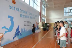 深圳龙岗区宝龙街道举办“工会杯”职工篮球赛图片