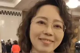 全国政协委员、吉林省司法厅副厅长邓健：女性在任何产业都能发挥优势特长图片