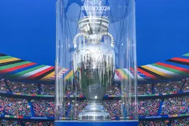 西班牙对阵德国 决赛提前上演？C罗对话姆巴佩图片