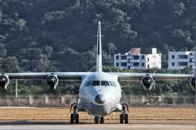 中国航展 | 海军运-8反潜巡逻机抵达珠海图片