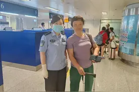 入境旅客遗失行李 移民管理警察及时查寻物归原主图片