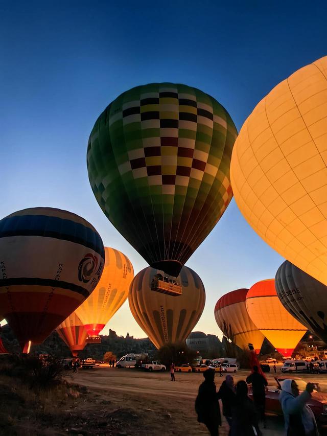 晚潮｜卡帕多奇亚晨光中的焰舞
