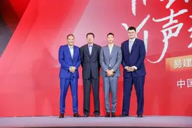 易建联退役仪式几度哽咽，姚明：发言稿我改了又改图片