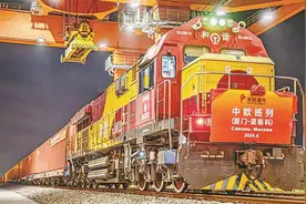 象屿首趟中欧班列（厦门）顺利发运图片