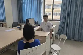 “学霸”女孩突然确诊，父母崩溃！马斯克自称也患此病图片