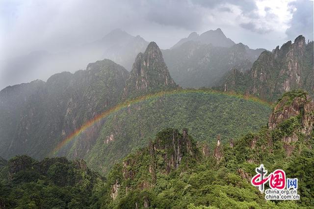 只有一个黄山：当彩虹邂逅黄山，美成这个样