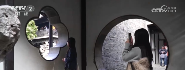 “斑斓秋色+新潮玩法”点燃赏秋游新热力 文旅新消费活力十足