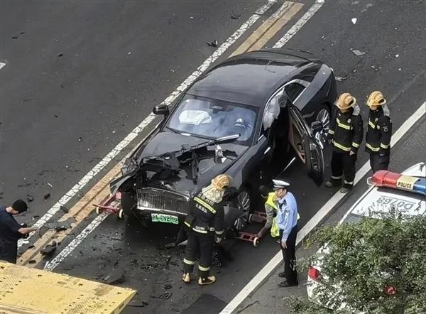 陈震劳斯莱斯车祸案被害人委托律师诉讼维权；陈震再次致歉：我方律师会全力配合