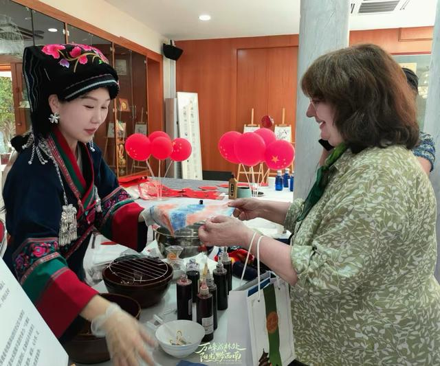 触网新生！黔西南万峰林布依垚单款爆卖年销量超5000件