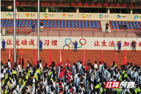 澧县二中高一年级开展远足活动图片