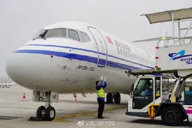 从成都天府机场起飞！国航西南分公司首架ARJ21飞机成功首航图片
