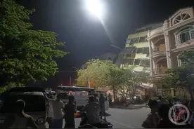 “中国无人机点亮缅甸夜空”刷屏网络，厂家：亮度足以现场看书，持续飞3个月都没问题图片
