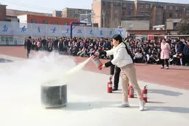 开封市实验小学通过消防安全知识讲座，提升师生家长的安全意识图片