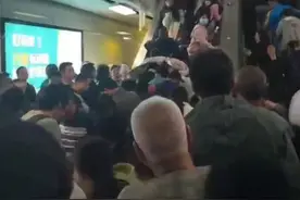 网传深圳北站地铁站扶梯处发生踩踏事故，地铁工作人员回应图片