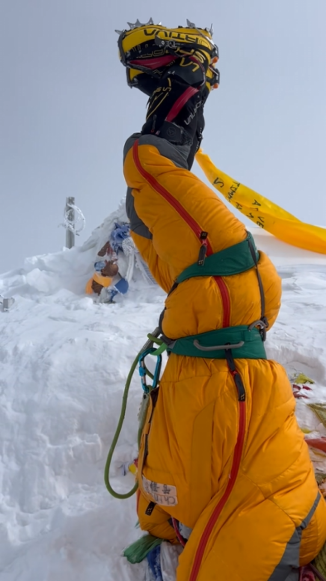 湖南女登山者管静登顶乔戈里峰，下撤途中被落石击中头部不幸遇难，去年曾登顶珠峰并完成倒立