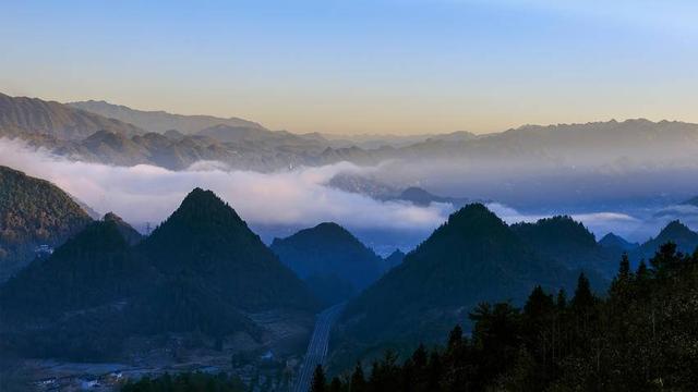 诗画冬日鹤峰：峰披轻纱  林染五彩