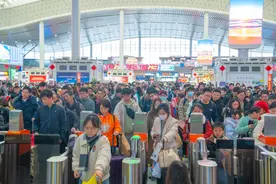 湖南“逆行”北上春运客流增幅超50%，全省18个高铁站流动量超1880万人次图片