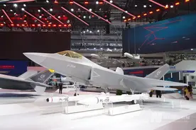 图集丨歼-35A、红-19地空导弹武器系统、彩虹-7无人机⋯⋯本届航展有哪些新式重器亮相？图片
