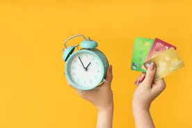 信用卡大退潮：一年消失4000万张，六大行年消费金额骤降8500亿元图片