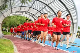 广西梧州：练习跑步 乐享暑假图片