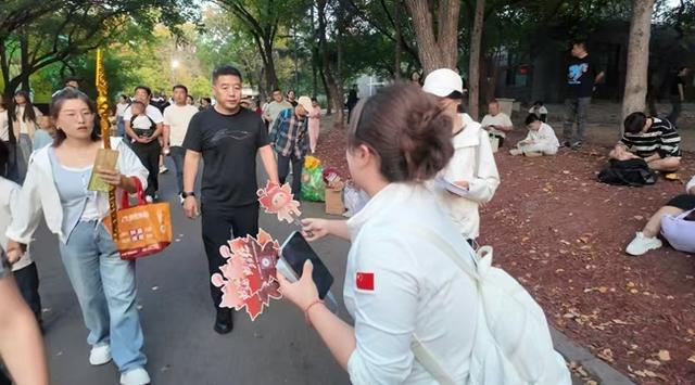 蛟河文旅携美景美食走进长春动植物公园，“雪饼猴”领衔解锁秋日当红新体验