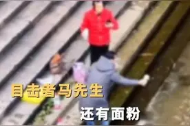 两名女子将米面油和牛奶倒进湘江放生，目击者：很难理解图片