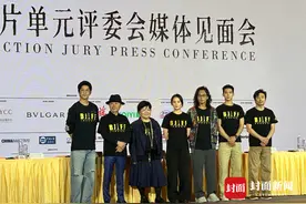 北影节摔倒后换平底鞋亮相 蒋勤勤：关注创作者灵动性图片