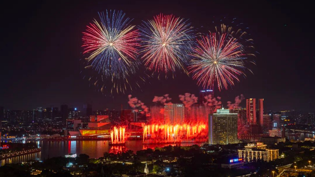 春节到广东过“暑”假｜广州烟花表演、新春灯会观赏指南→