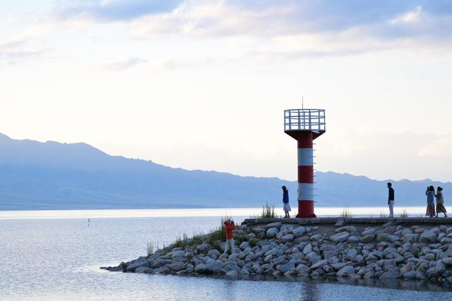 砥砺奋进七十载 天山南北谱华章丨新疆赛里木湖：绘就生态旅游新图景