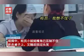大妈忘记银行卡密码打拍子唱歌回忆 让人忍俊不禁图片