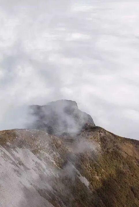 太白山国庆第四天，山上景色宜人，山下热闹非凡