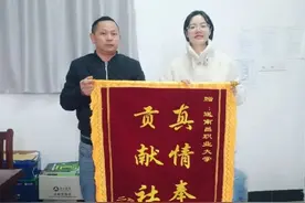 师者仁心！南昌职业大学教师周媛智救落水青年图片