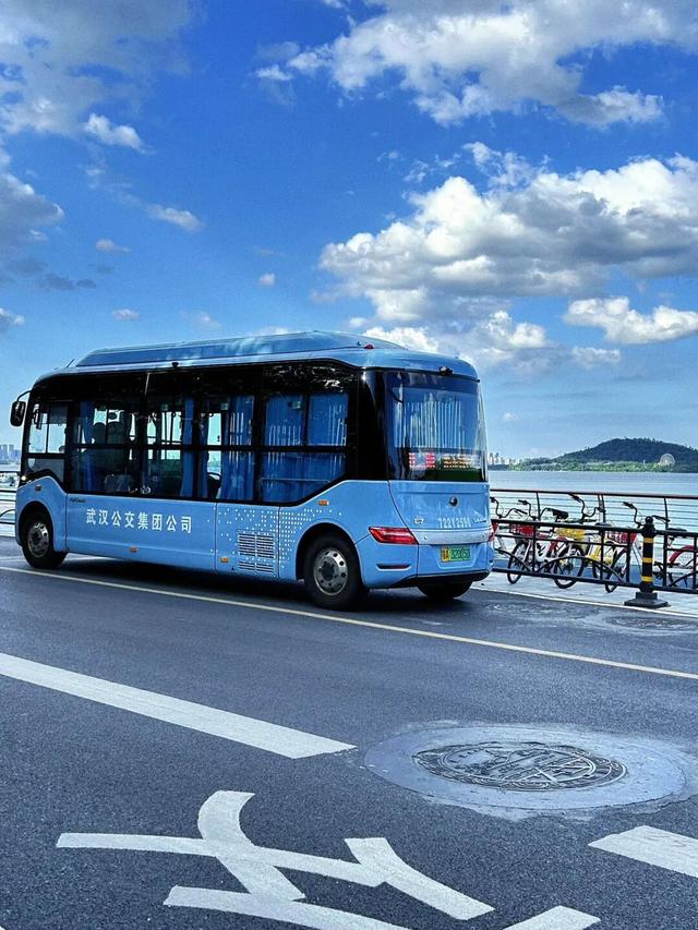 坐上「神仙公交」，邂逅东湖流动的风景！
