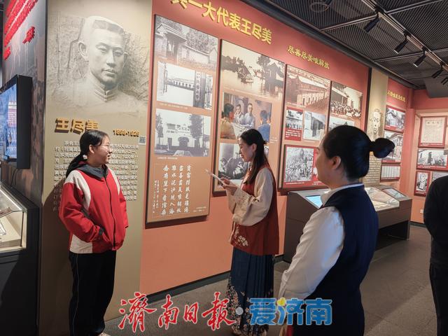 红馆诵诗度中秋 家国情怀共传承 中共山东早期历史纪念馆打造“红色+传统”文化盛宴