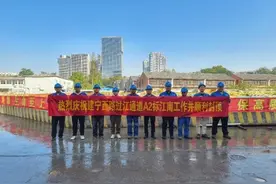 建宁西路过江通道江南段盾构接收井顺利封顶图片