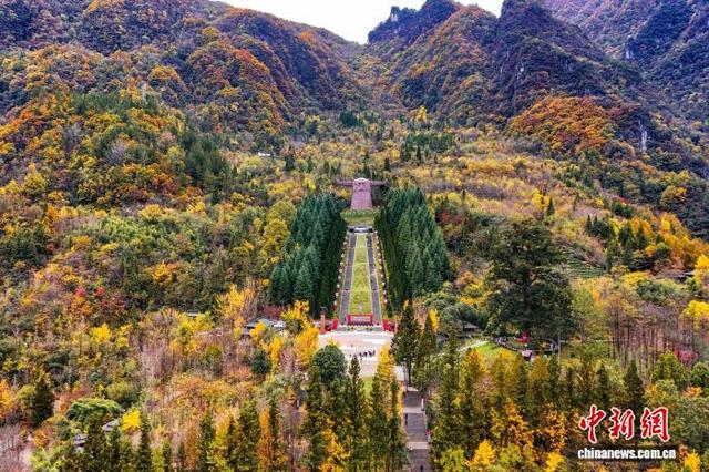 湖北神农架“上线”层林尽染美景