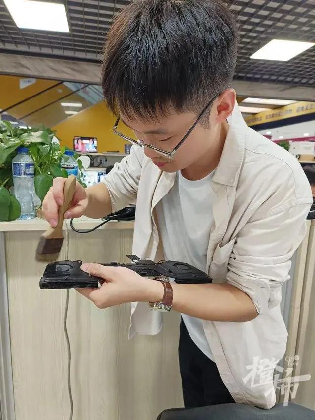每月涨粉10万，外地顾客都想把电脑寄给他！杭州百脑汇这家店为什么突然火了？