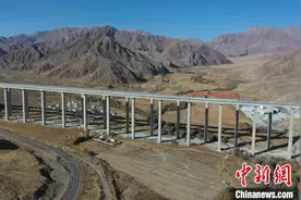 国道218线那巴公路全线最高桥10月底将全部完工图片