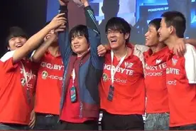 第九艺术观察间｜ 电竞赛场上的“老骥伏枥”VS“青春无敌” 背后终究是曾经的回忆图片