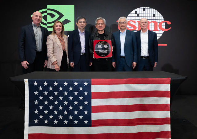 NVIDIA Blackwell首块晶圆在凤凰城下线